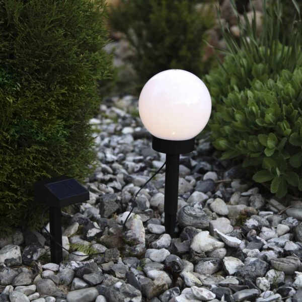 Sodo-lauko-adekoracija-saules-baterijos-elementai_477-76_MB_001